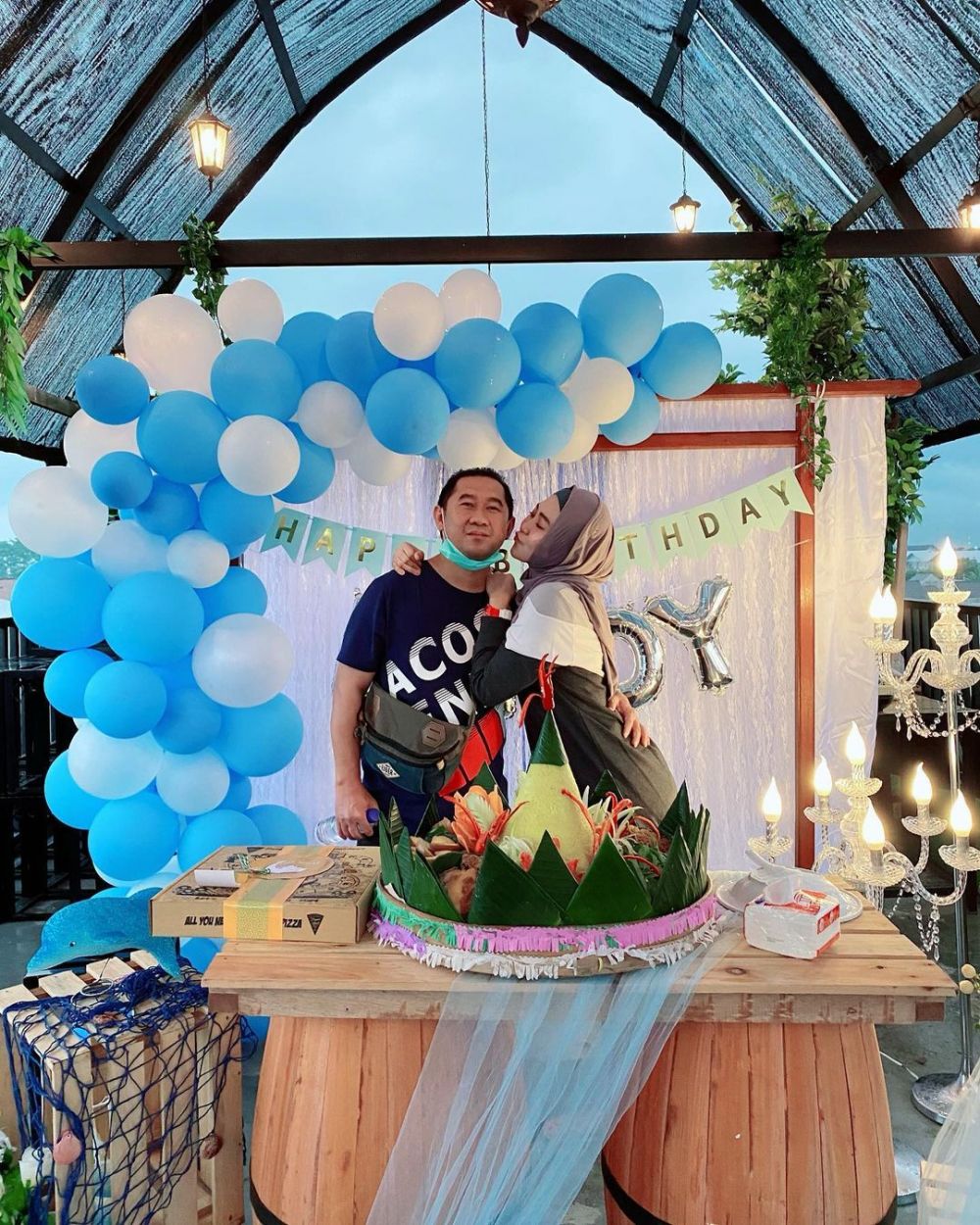 10 Potret terbaru Bu Dendy yang viral karena sawer pelakor pakai uang