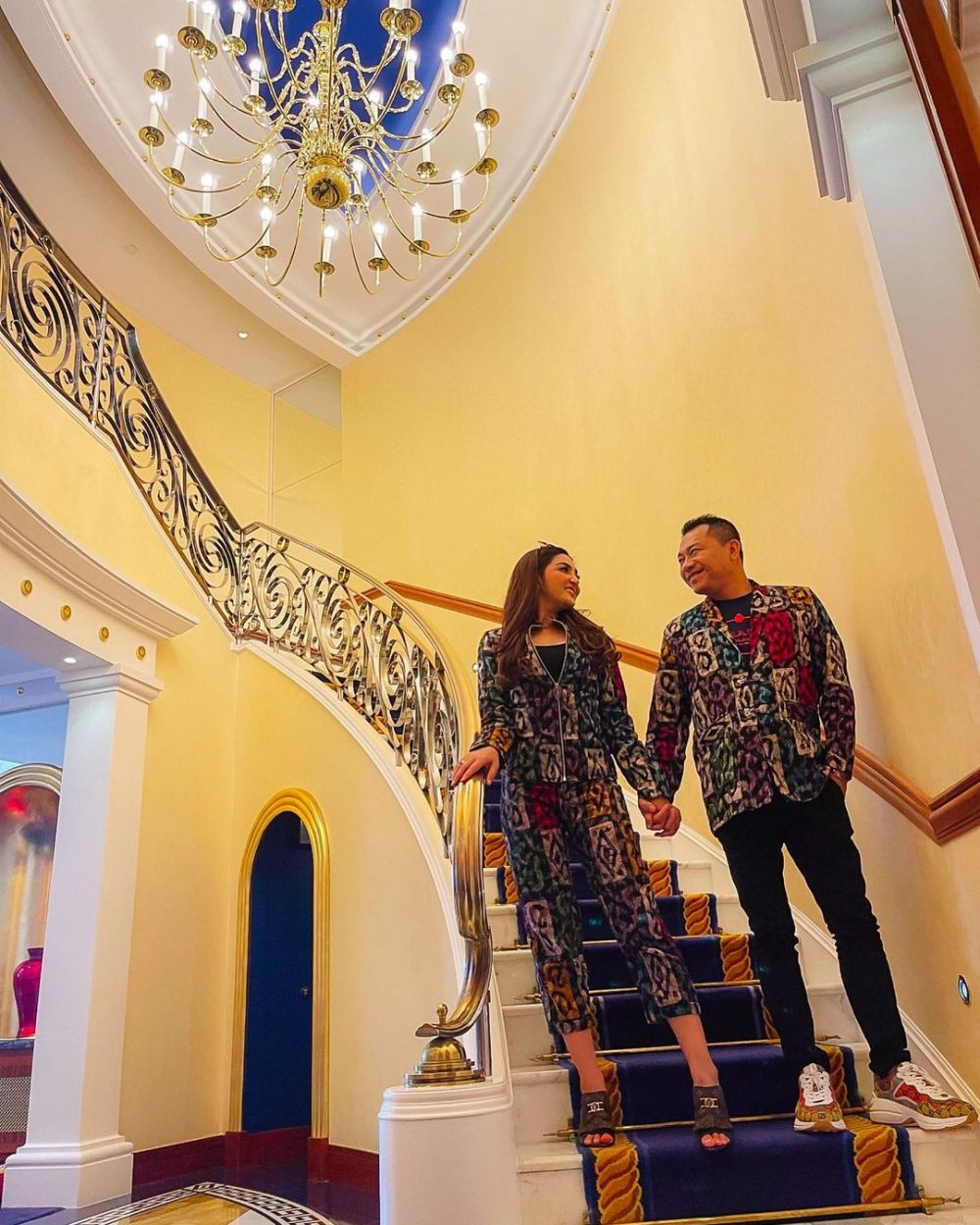 10 Gaya outfit Ashanty saat liburan ke Dubai dan Turki, stylish abis