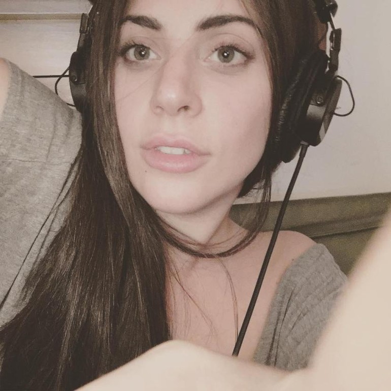 Biasa makeup tebal, ini 10 potret Lady Gaga tampil natural