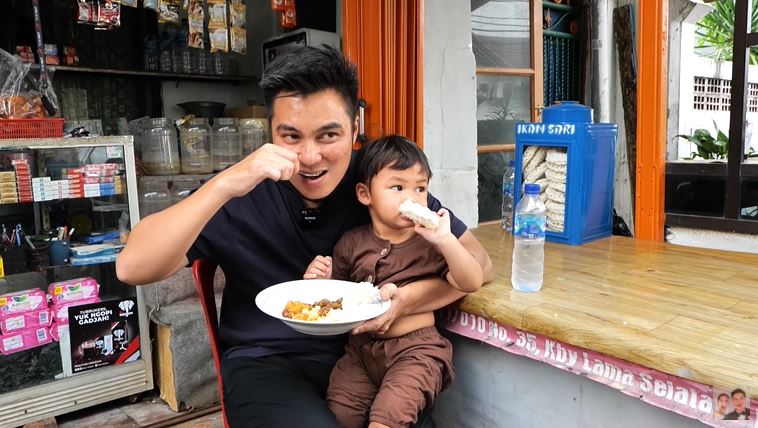 10 Momen lucu Baim Wong ke nikahan orang tak dikenal, bikin heboh