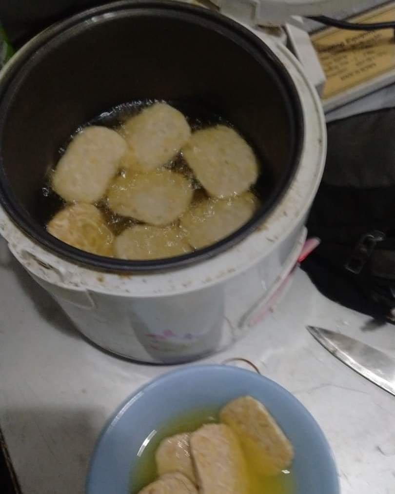 10 Momen lucu masak pakai alat seadanya ini kocak abis