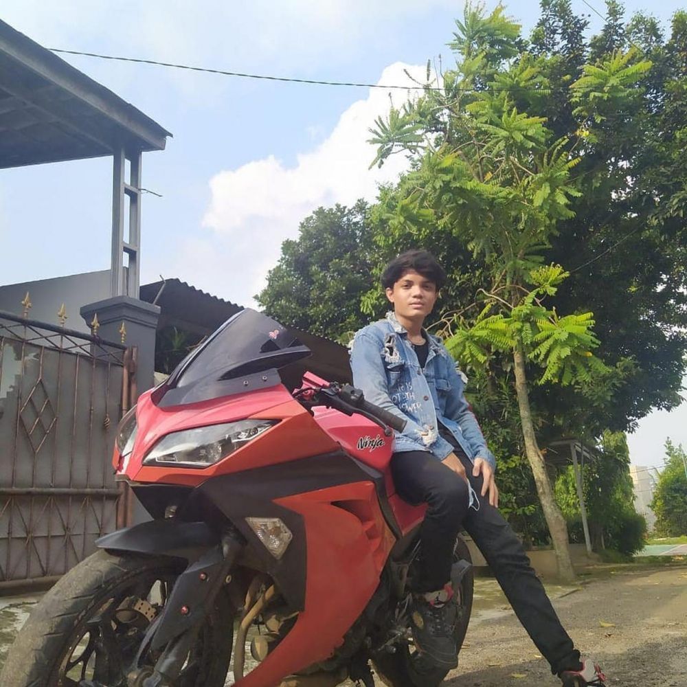 7 Potret Adam Batubara anak Ucok Baba, parasnya curi perhatian