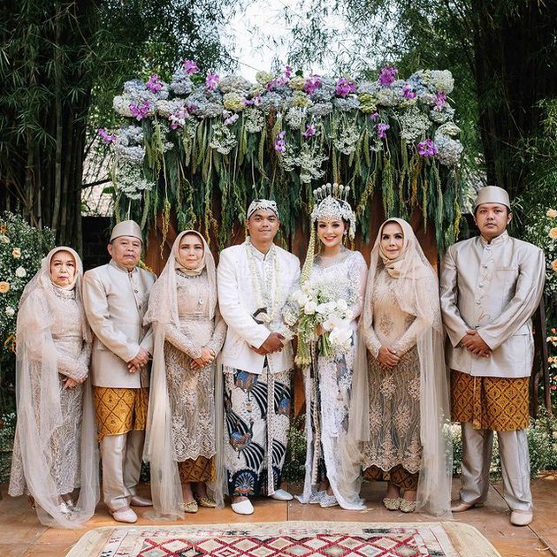 10 Momen pernikahan Alfath Fathier & Nadia Christina, penuh kehangatan