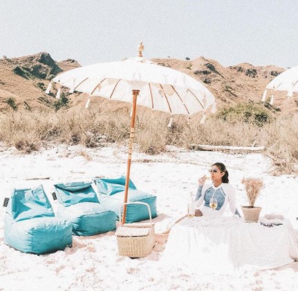 9 Momen liburan Awkarin di Labuan Bajo, diving bertemu penyu raksasa