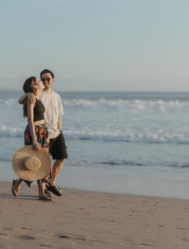 10 Gaya pemotretan Syahnaz Sadiqah dan Jeje Govinda di Bali, romantis