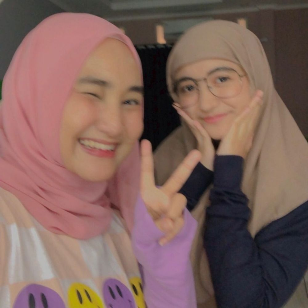 10 Potret kebersamaan Fatin Shidqia dan Arafah, bak kakak beradik