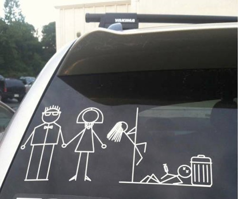 20 Potret lucu stiker 'Happy Family' ini absurd tapi bikin ngakak