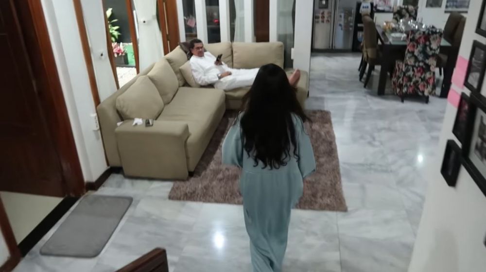 10 Penampakan rumah Beby Tsabina, kamarnya girly abis