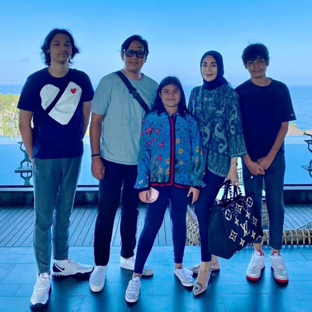 10 Potret Andre Taulany dan putra sulungnya, bak kakak-adik