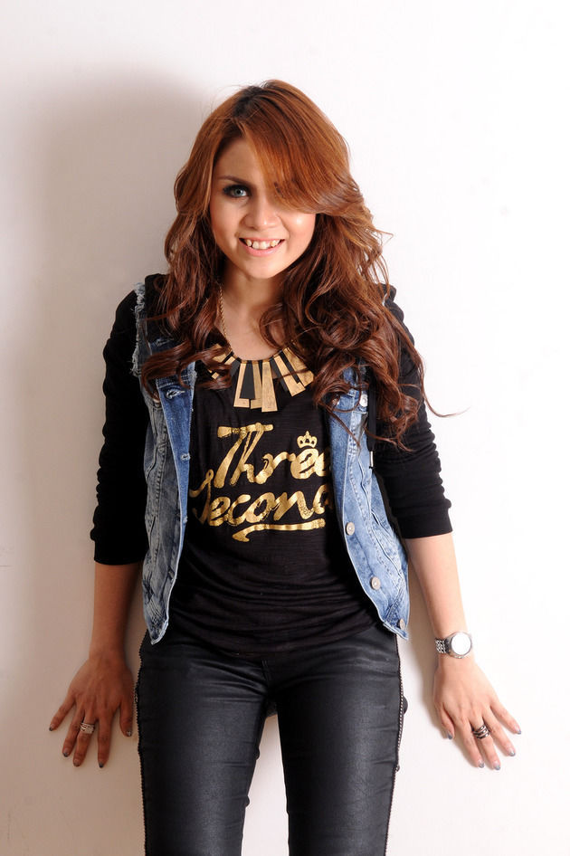 Potret awal karier 6 vokalis band cewek, Tantri Kotak manglingi 