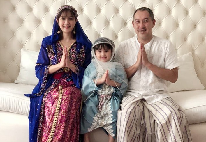 10 Potret terbaru Andi Soraya, gaya rambutnya bak ABG