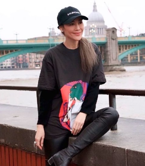 10 Potret terbaru Ina Thomas, kian menawan saat usia 46 tahun