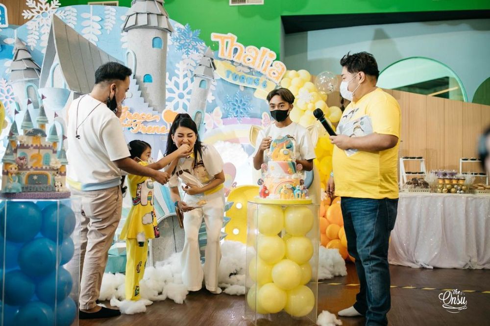 7 Momen Sarwendah rayakan ulang tahun kedua putrinya, meriah pol