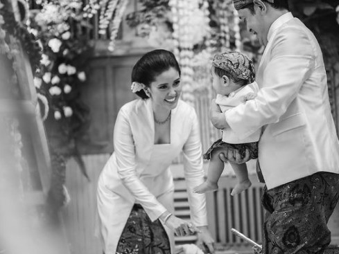 9 Potret prosesi tedhak siten anak Titi Rajo Padmaja, penuh khidmat