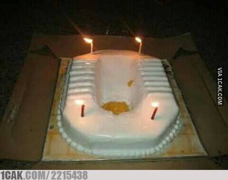 10 Momen lucu tiup lilin ulang tahun ini bikin tepuk jidat