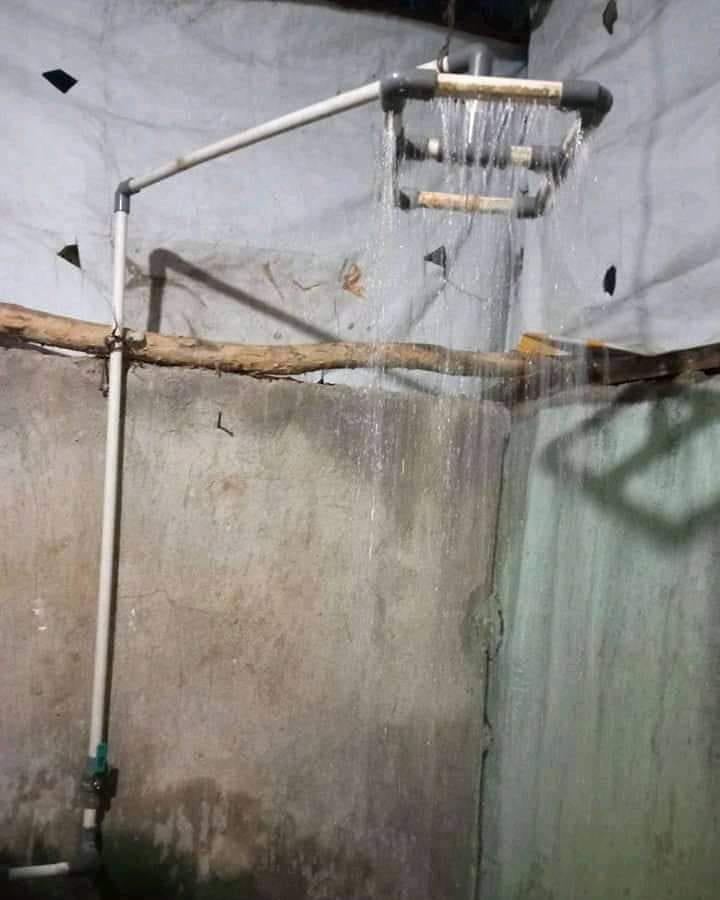 10 Potret lucu kreasi benda di kamar mandi ini bikin gagal paham