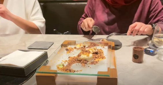 10 Momen Rieta Amilia kulineran di Bali, mampir warung pinggir jalan