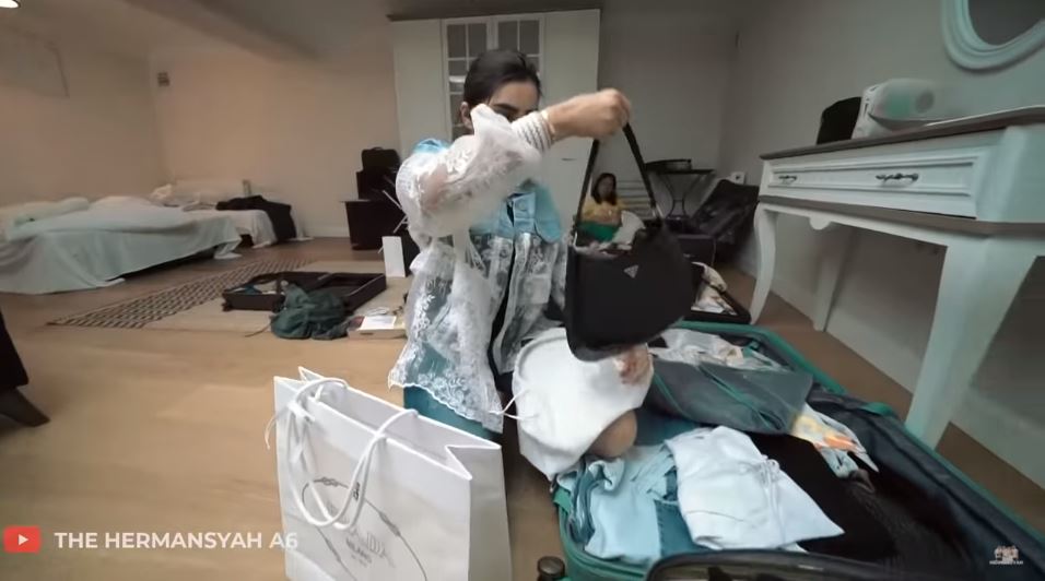 10 Potret isi koper Ashanty pulang dari Turki & Dubai, penuh oleh-oleh