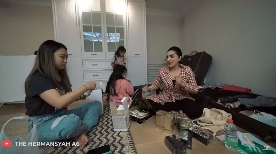 10 Potret isi koper Ashanty pulang dari Turki & Dubai, penuh oleh-oleh