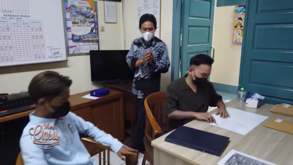 10 Momen Ruben Onsu terima raport Betrand Peto, nilainya bikin bangga