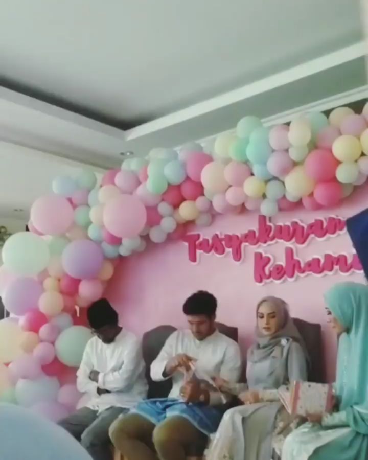 Momen syukuran 4 bulan kehamilan 8 pesinetron, Margin Wieheerm meriah