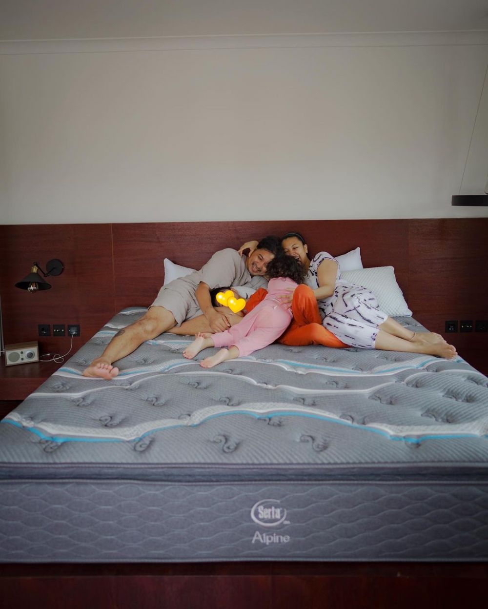 Penampakan kamar tidur 10 seleb FTV, milik Acha Sinaga simpel