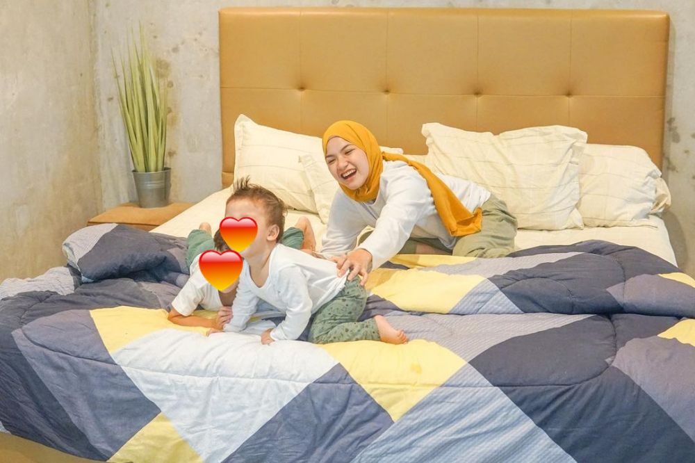 Penampakan kamar tidur 10 seleb FTV, milik Acha Sinaga simpel