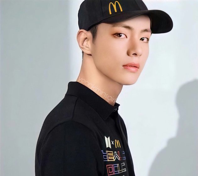 10 Foto editan member BTS jadi pegawai McD, auto borong