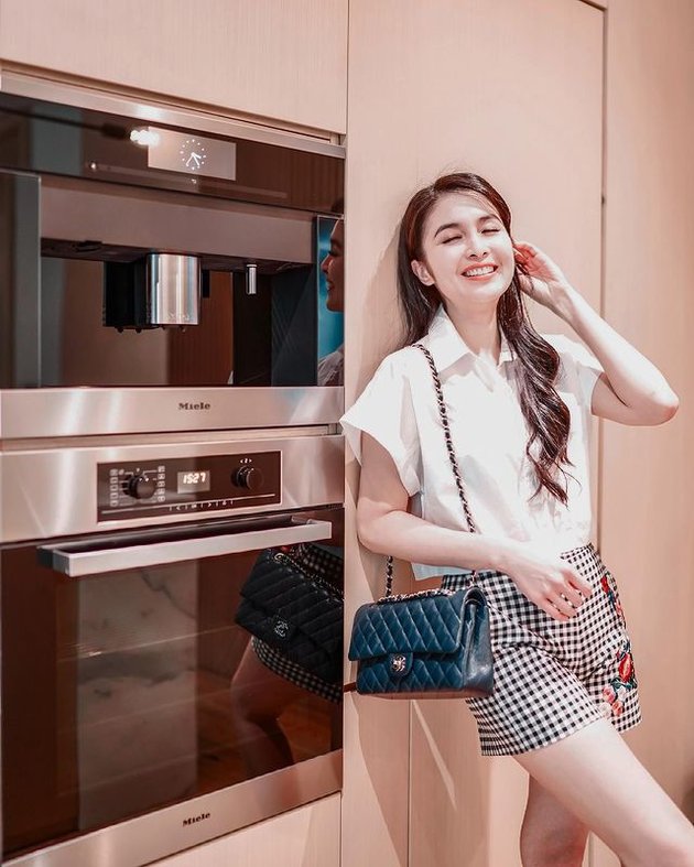 9 Potret dapur Sandra Dewi, mewah dan serba canggih