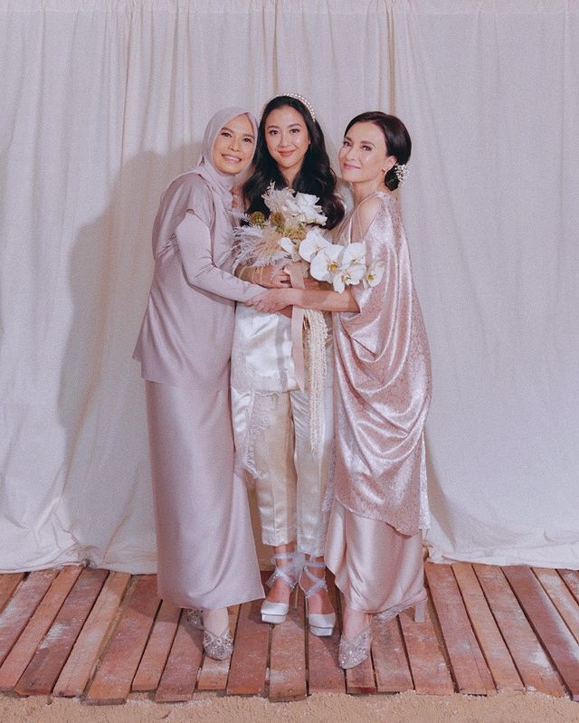 Potret kemiripan 6 seleb cantik dan ibu mertua, Sherina bak kembar