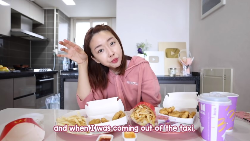 6 Seleb ini ikutan 'demam' BTS Meal, borong sampai puluhan paket