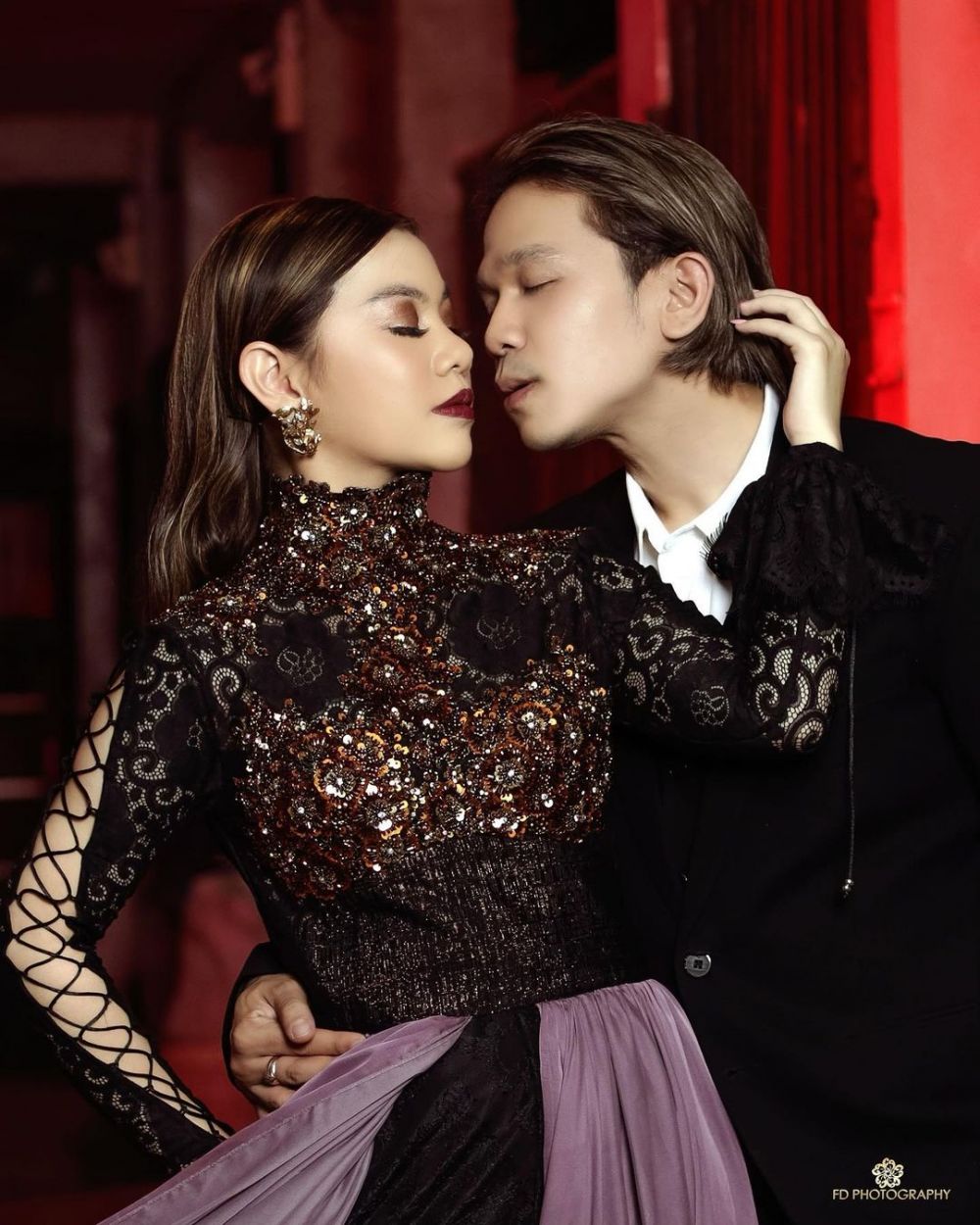 10 Pemotretan Jordi Onsu dan Frislly dalam berbagai tema, bikin baper