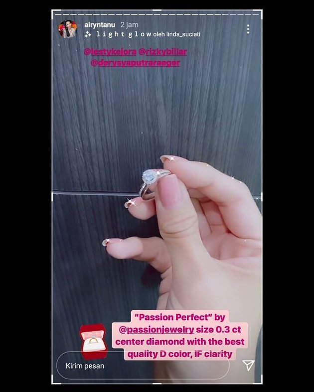 8 Potret detail cincin lamaran Lesty & Rizky Billar, bertabur berlian