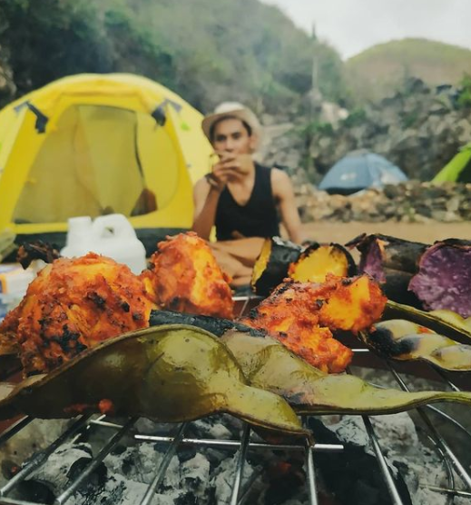 10 Potret La Ode kontestan viral MasterChef, hobi masak di alam bebas