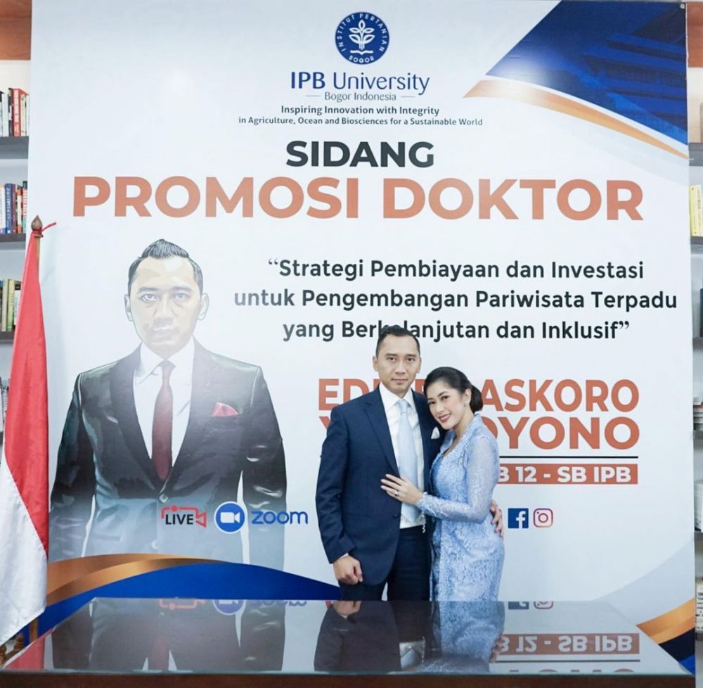 8 Momen Aliya Rajasa dampingi Edhie Baskoro Yudhoyono raih gelar S3