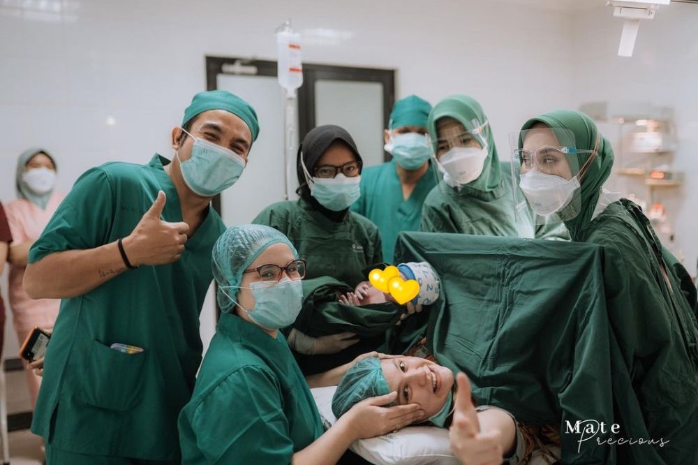 10 Momen kelahiran buah hati pertama Brina Shabyna, istri Komo Ricky