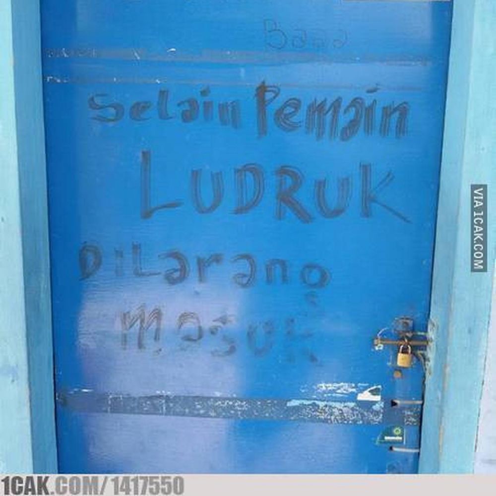 20 Peringatan nyeleneh di depan pintu ini bikin nggak bisa berkutik