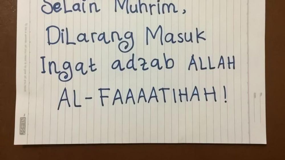 20 Peringatan nyeleneh di depan pintu ini bikin nggak bisa berkutik
