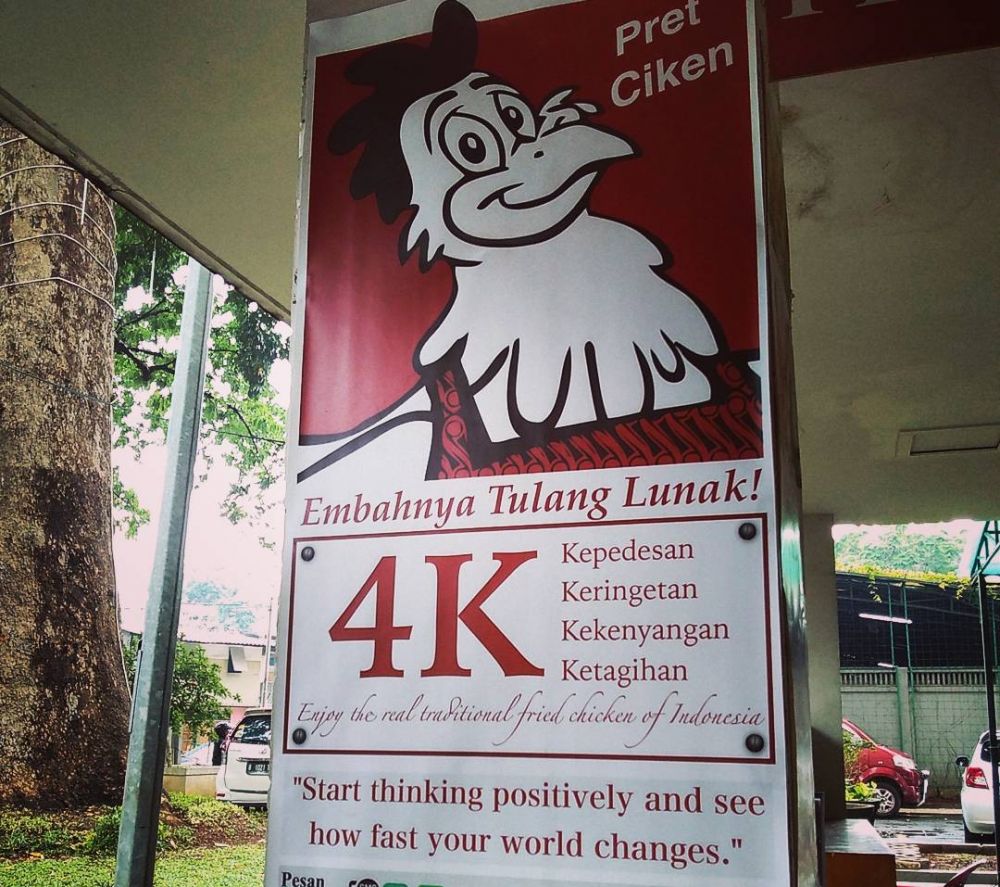 21 Spanduk lucu warung jualan ayam ini bikin senyum tepuk jidat