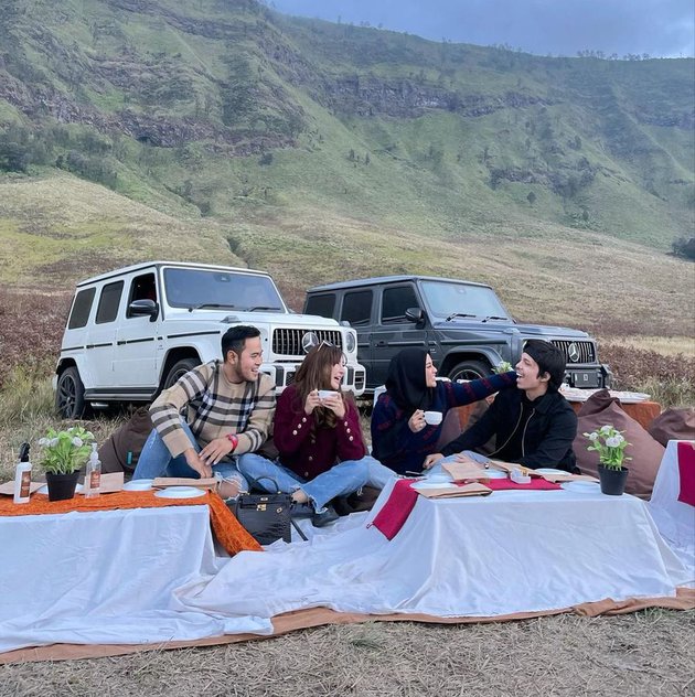 10 Momen Atta & Aurel double date di Bromo dengan Crazy Rich Malang
