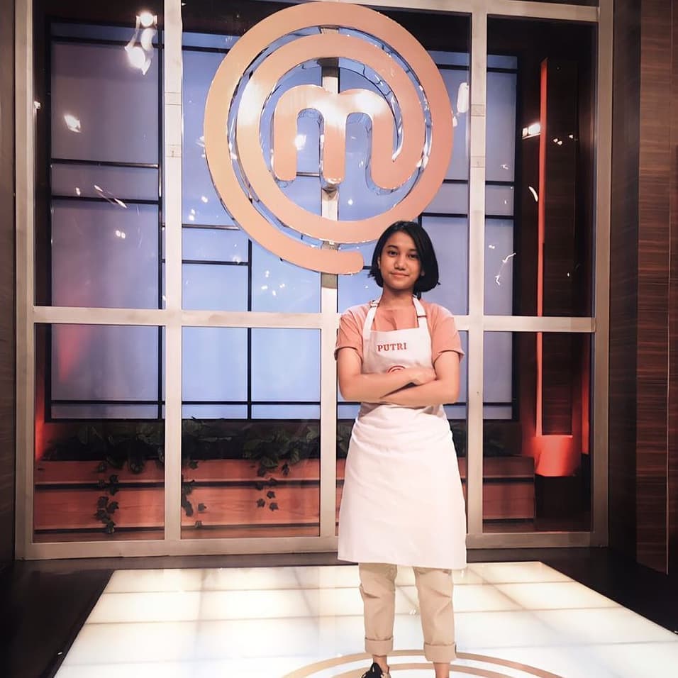 10 Potret Putri Uti, kontestan MasterChef 8 yang curi perhatian