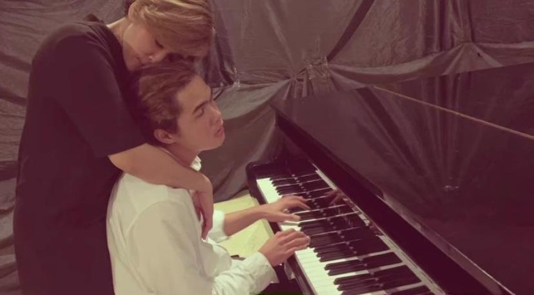 7 Potret Dul bareng Maia dari kecil hingga dewasa, penuh kenangan