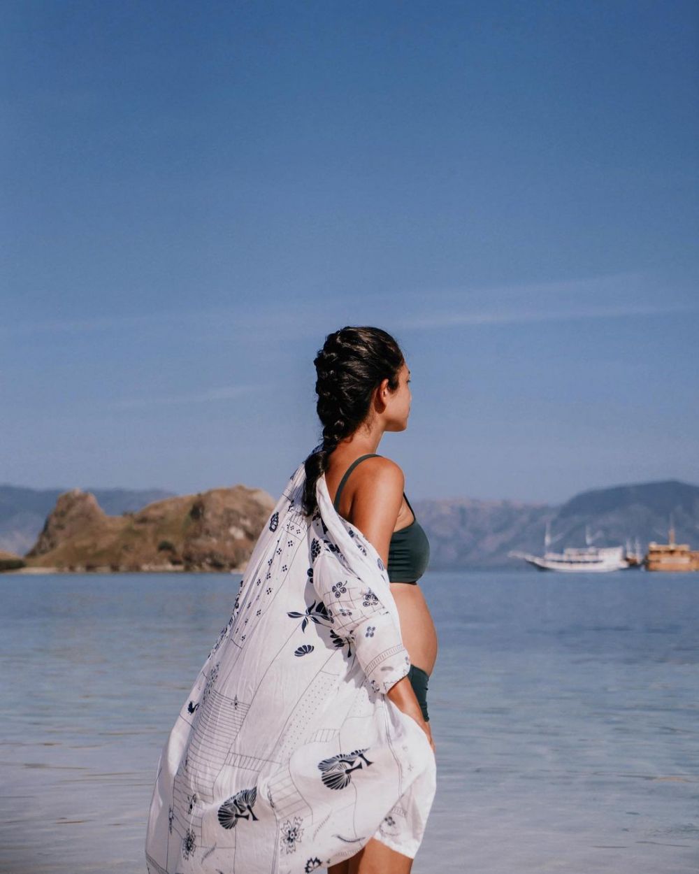 Babymoon di Pulau Komodo, ini 9 potret Faradina Mufti pamer baby bump
