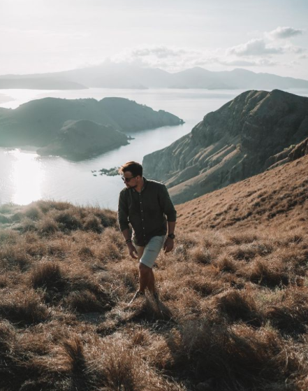 Gaya 10 seleb berlibur ke Pulau Padar, Nikita Willy curi perhatian