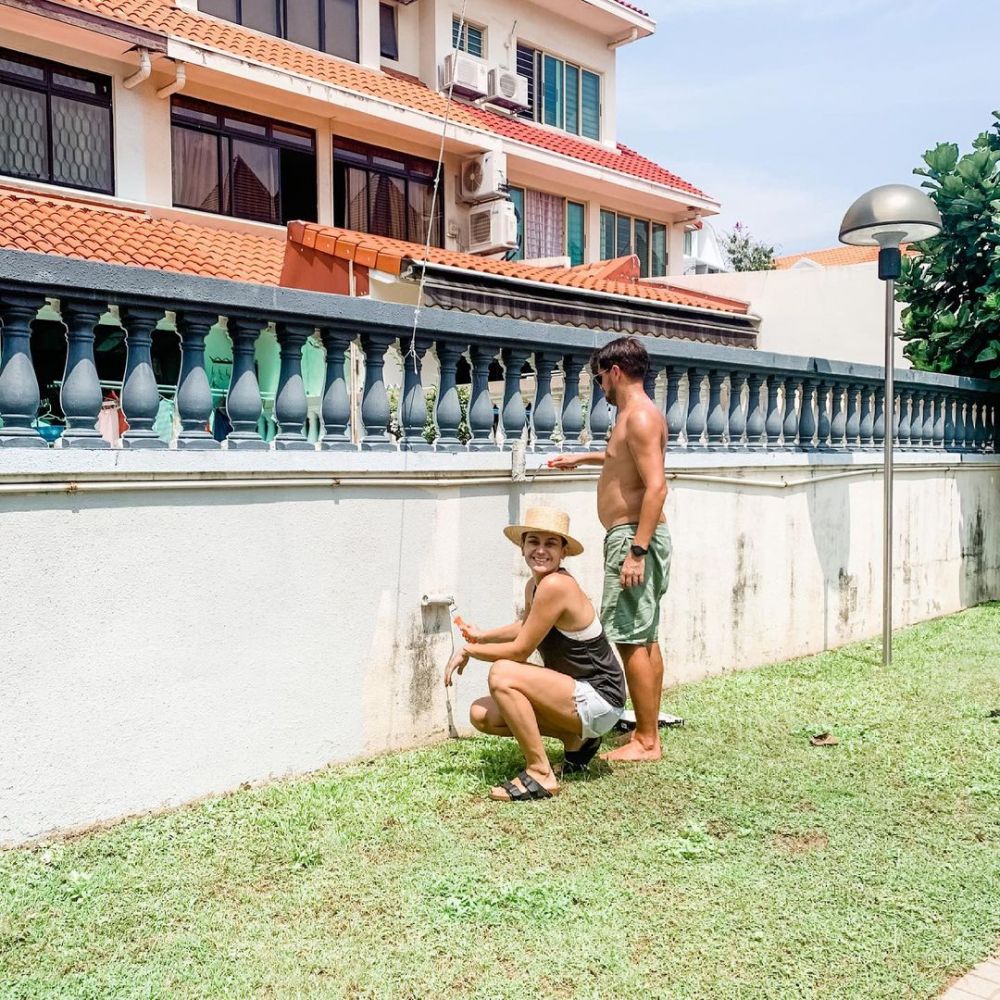 6 Seleb ini rela mengecat rumah sendiri, Marion Jola curi perhatian