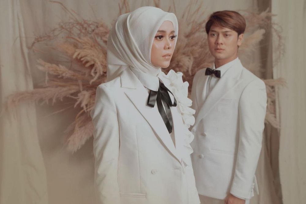 10 Potret prewedding Lesty & Rizky Billar berbagai tema, bikin baper