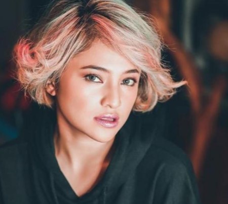 7 Model rambut menawan Marshanda, tetap percaya diri meski beruban