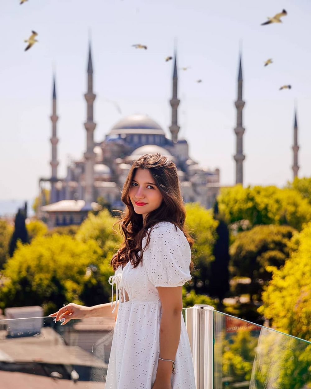10 Momen Cassandra Lee liburan di Turki, gayanya stunning abis