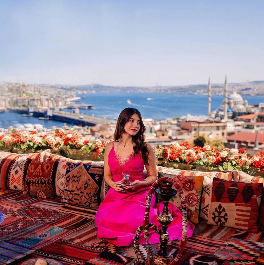 10 Momen Cassandra Lee liburan di Turki, gayanya stunning abis