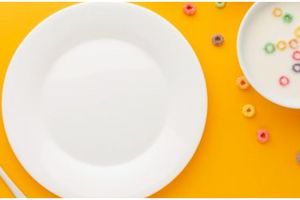 6 Cara mudah menghilangkan noda minyak di piring plastik